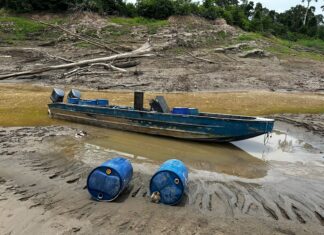 Em operação no Rio Badajós, Polícia Militar do Amazonas e Polícia Federal apreendem lancha de narcoguerrilheiros