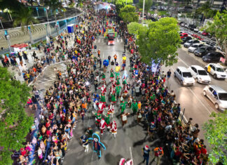 Segunda Parada Natalina da Prefeitura de Manaus encanta milhares de pessoas na Ponta Negra