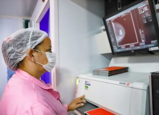 Unidades móveis de saúde da prefeitura atendem usuárias dos bairros Cidade de Deus e Praça 14