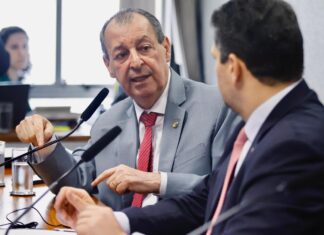 Projeto de Omar que obriga realização de concurso público na PF é aprovado na CCJ