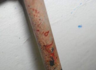 Patrão apanha com barra de ferro após questionar atraso de funcionário