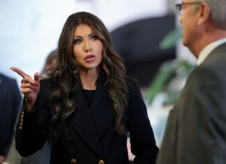 Kristi Noem (EUA) disse que americanos querem ‘esses sacos de lixo (venezuelanos) fora’