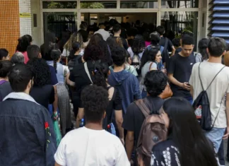 TCU suspende R$ 6 bilhões do Pé de Meia; MEC nega irregularidades