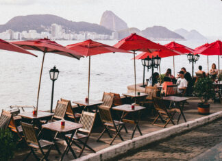 Onda de turistas estrangeiros é oportunidade de crescimento para bares e restaurantes em 2025