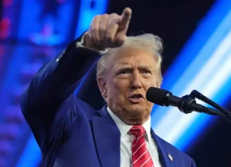 TaxaTrump impõe tarifas sobre importações do Canadá, México e China: ‘Emergência nacional’