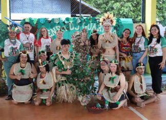 Alunos da Educação Especial promovem feira em homenagem ao mês dos povos originários