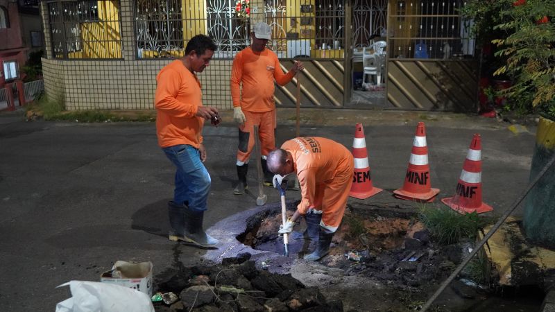 Em obra noturna, Prefeitura de Manaus recupera rede de drenagem profunda no bairro Parque 10 3