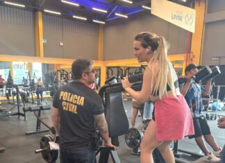 Falsa médica presa em Manaus por estelionato e falsidade ideológica; fingia ser sobrinha do prefeito, veja o momento da prisão, vídeo