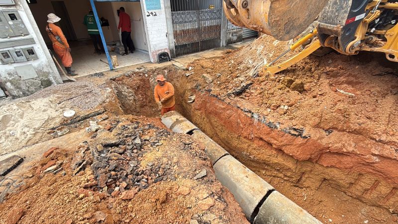 Prefeitura de Manaus avança com serviços de infraestrutura do programa ‘Mutirão no Bairro’ no Alvorada 2