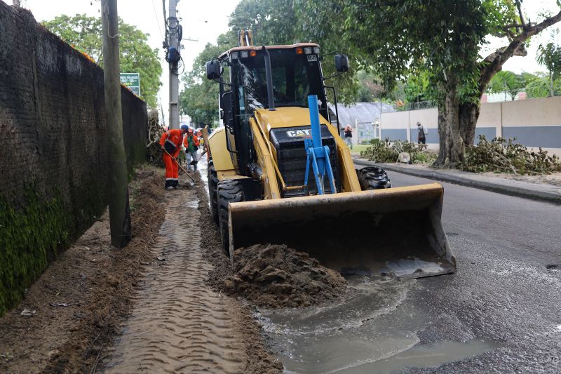 Prefeitura realiza ação preventiva no bairro São José Operário para evitar alagamentos 3