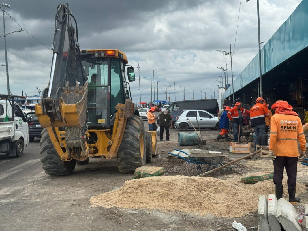 Prefeitura realiza obras de recuperação de calçada da feira Manaus Moderna 4