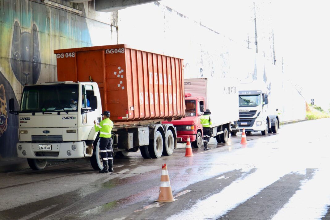fiscalização de veículos pesados na zona Norte (3)