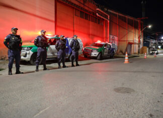 Mulher é presa pela Polícia Militar do Amazonas dirigindo motocicleta roubada