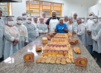 Imigrantes acolhidos pelo Governo do Amazonas recebem certificados do Projeto Padaria Artesanal