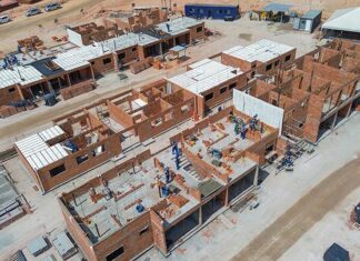 Moradia digna ainda é desafio no Amazonas, mas programa estadual avança com mais de 14 mil imóveis regularizados