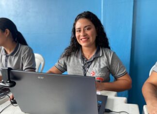 Prefeitura oferece emissão gratuita do cartão PassaFácil em comunidade do bairro Puraquequara