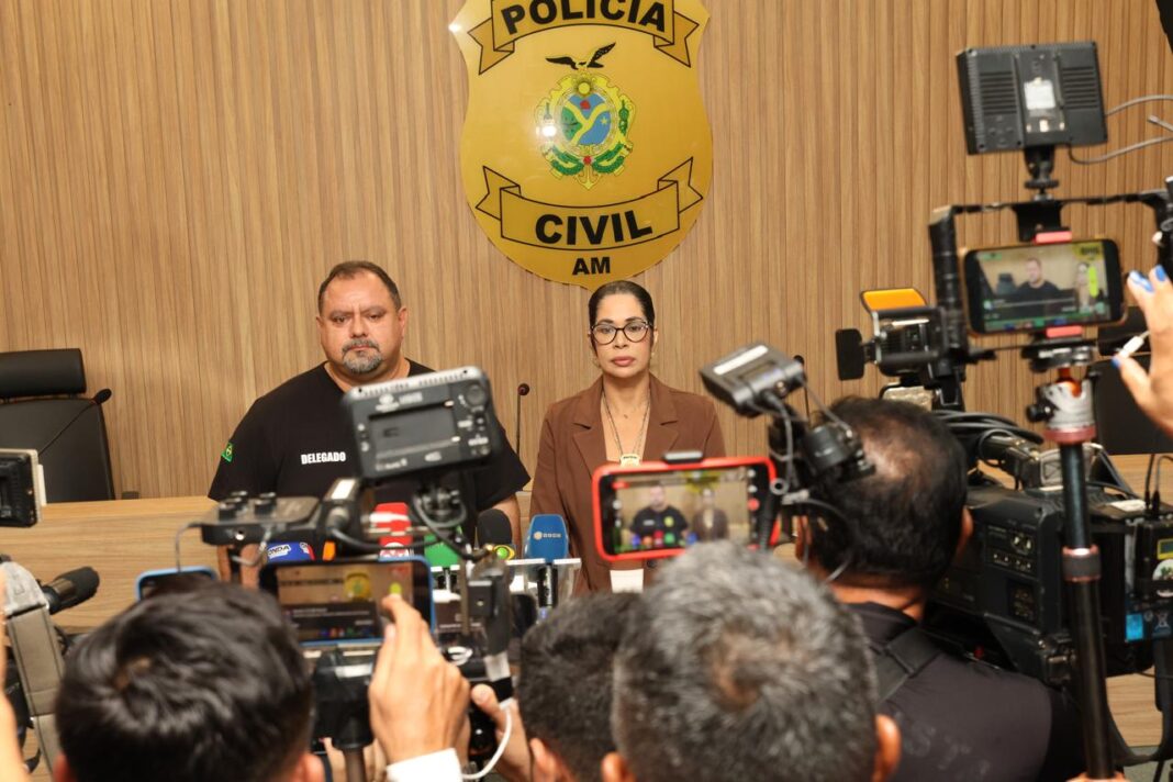 PC-AM_DELEGADO PAULO MAVIGNIER E JOYCE COELHO EM COLETIVA DE IMPRENSA_FOTOS ERLON RODRIGUES