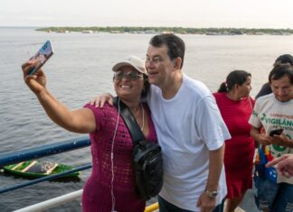 Infraestrutura em Tefé: Eduardo Braga entrega muro de contenção da nova orla e anuncia ampliação do porto