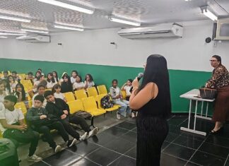 Respeito e ambiente saudável são debatidos em escola da Prefeitura de Manaus