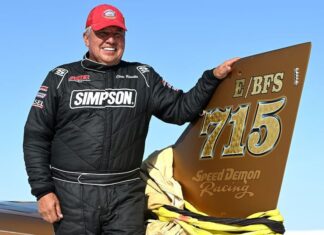 Piloto morre ao tentar bater recorde de velocidade em salina nos EUA a 455 km/h; vídeo