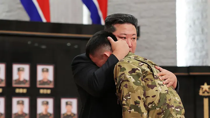 kim-hugs-soldier