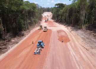 Às vésperas da COP30, avenida em Belém é alvo de ação por impactos a comunidade