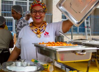 ‘#SouManaus Passo a Paço 2025’ impulsiona comércio informal com 400 vendedores na área externa do evento no centro da cidade