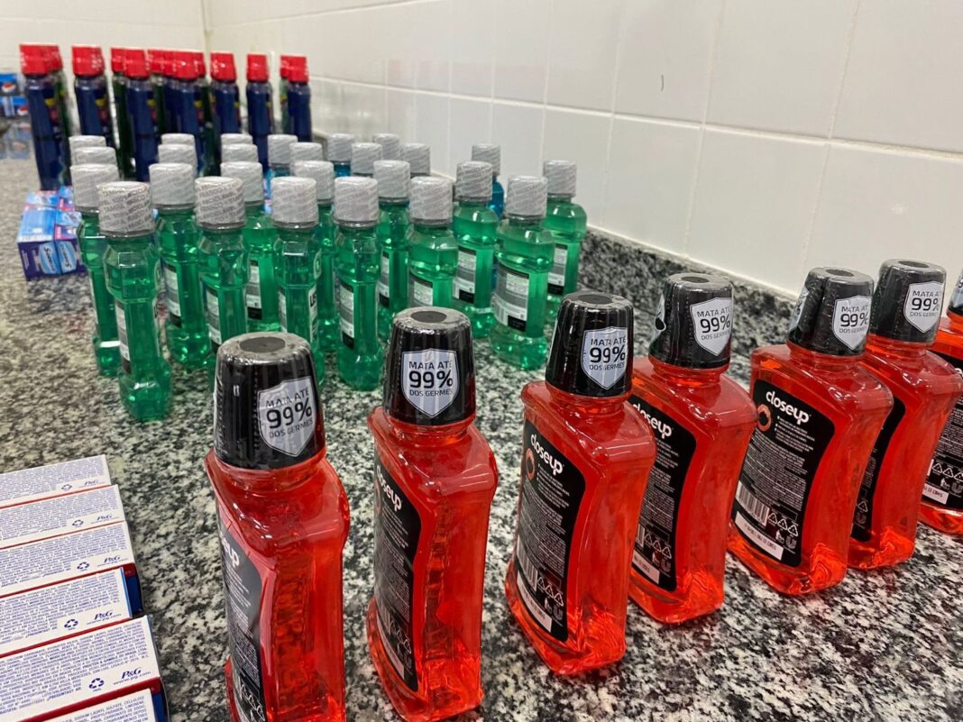 Produtos de higiene pessoal fiscalizados / Pesagem de produtos durante a Operação Outubro Rosa - Foto: Divulgação / Ipem-AM