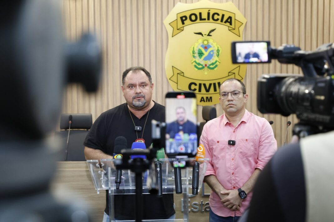 PCAM_COLETIVA DEL PAULO MAVIGNIER E RAUL AUGUSTO NETO_FOTO LYANDRA PERES