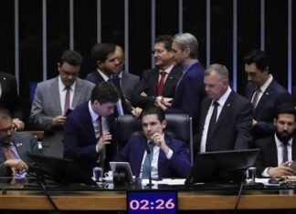 Com votos do PT, PEC da Blindagem é aprovada no Congresso