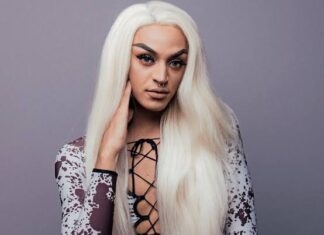 Pabllo Vittar pula no público, não é segurada e cai no chão; Assista