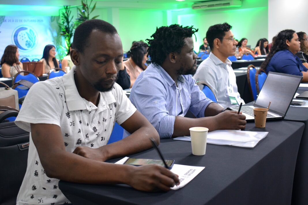 1st International Symposium on Tropical Medicine One Health, Society and Climate Change - plateia2 - foto- Amanda Gonzalez -UEA