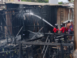 Atuação rápida do Corpo de Bombeiros evita propagação de fogo em residências na zona oeste de Manaus