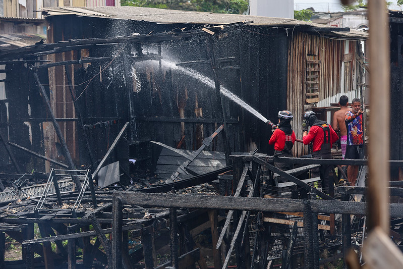 Atuação rápida do Corpo de Bombeiros evita propagação de fogo em residências na zona oeste de Manaus 2_foto Mauro Neto Secom