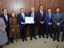 Presidente do TCE-AM participa de homenagem ao ministro do STJ Luiz Gurgel de Faria na Aleam