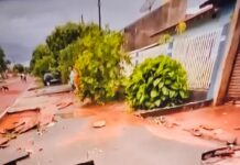 Ruas viram ‘rios’ e água arranca asfalto em cidade do Paraná atingida por temporal