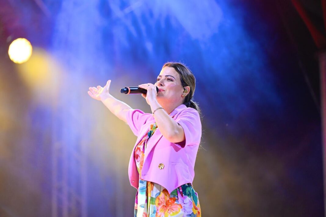 Manaus completa 356 anos com celebração gospel na Ponta Negra e show de Ana Paula Valadão 2