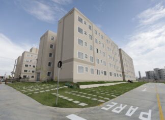 Governador do Amazonas entrega apartamentos para 48 famílias beneficiadas pelo Subsídio Entrada do Meu Lar