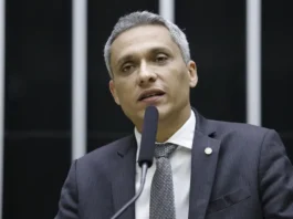 Moraes suspende ação penal contra deputado Gustavo Gayer