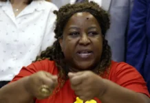 Ministra quer perícia independente após reunião com famílias no Rio