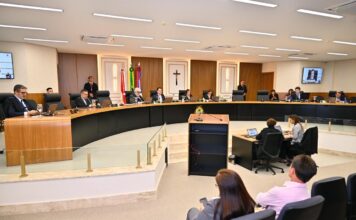 TCE-AM mantém condenação e determina que prefeito de Envira devolva quase R$ 90 mil aos cofres públicos