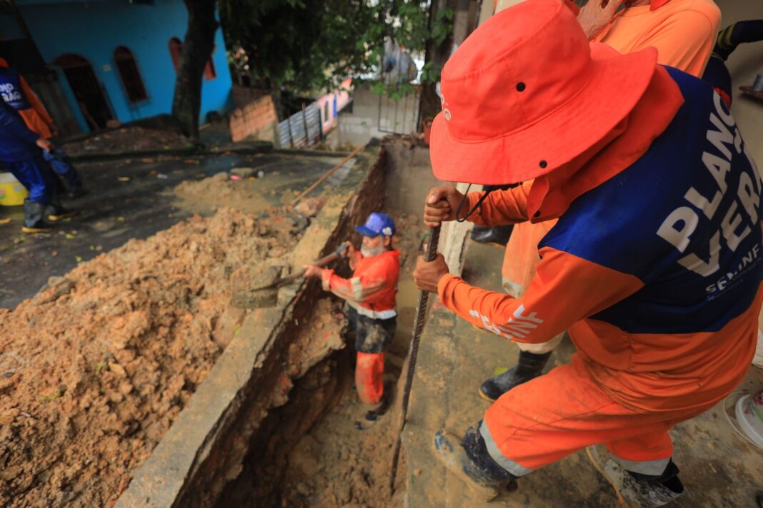 Prefeitura de Manaus realiza força-tarefa para recuperar drenagem profunda e reforçar infraestrutura na zona Oeste 3