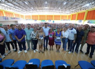 Governador Wilson Lima entrega 700 novos cartões do auxílio estadual para famílias de Nova Olinda do Norte