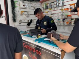 Operação RecuperaFone fiscaliza nove lojas e assistências técnicas no bairro Manoa