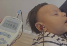 Crianças podem desenvolver perda auditiva mesmo após o Teste da Orelhinha — saiba quando ligar o alerta