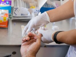 ‘Dezembro Vermelho’ tem início com oferta de exames e serviços no mercado Adolpho Lisboa