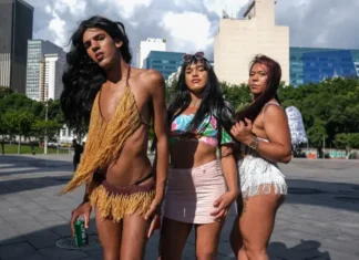 Ato nos Arcos da Lapa pede fim da violência contra mulheres, travestis e demais LGBTQIA+
