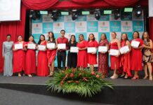 Mais de 50 estudantes se formam em inglês, espanhol e Libras no Programa Ampliando Horizontes da prefeitura