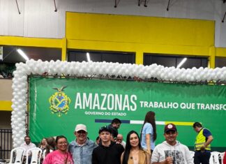 Detran-AM contempla, pela primeira vez, motofretistas de Parintins com 50 kits de segurança