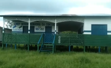 Escola abandonada em Manacapuru tem teto desabando sobre alunos no Paraná do Mundurucus